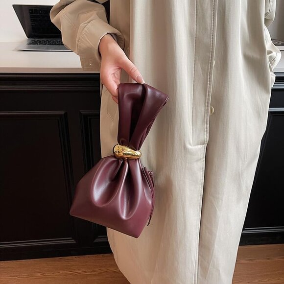 Versatile Burgundy Vegan Leather Wristlet with Gold Zip - Ideal for Everyday - Picture 3 of 6